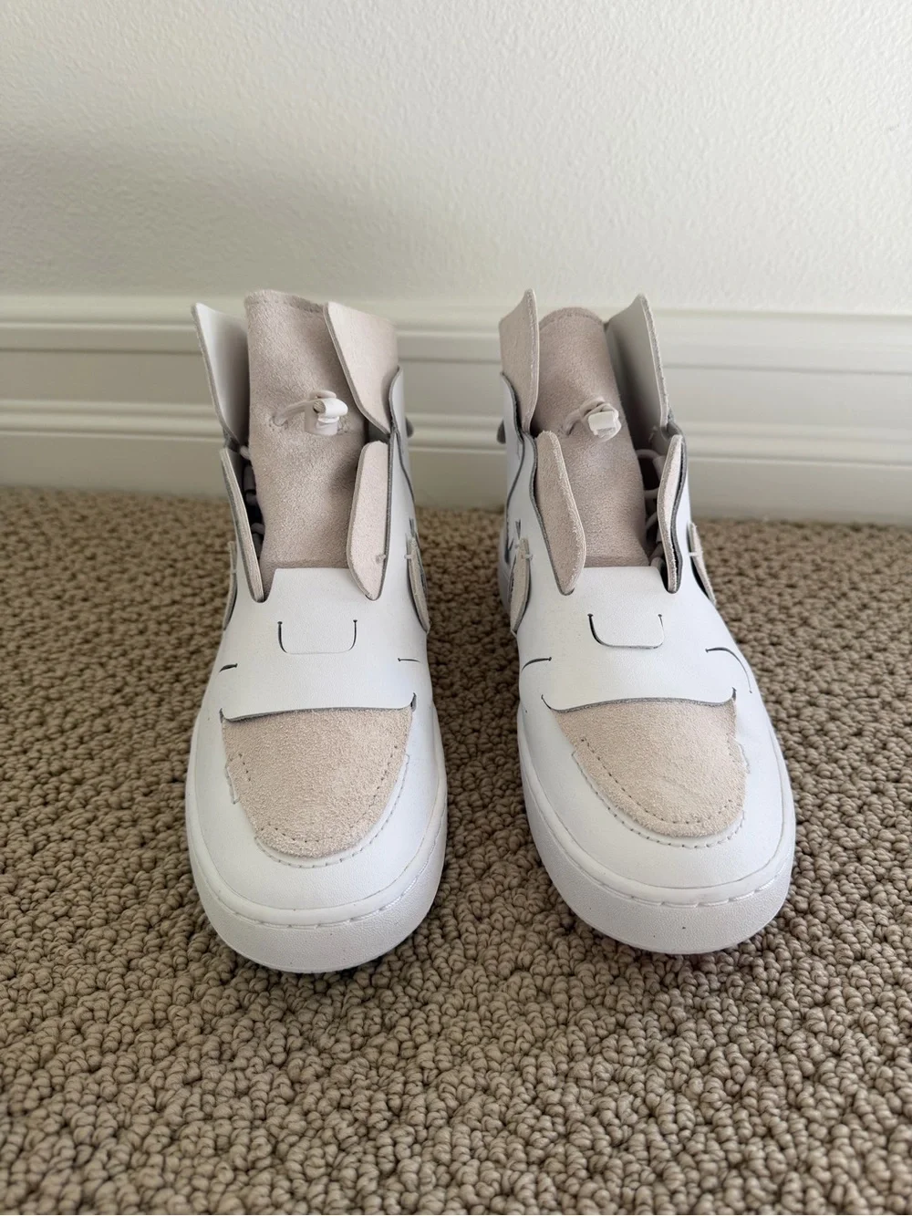 Women’s size 8 Nike High-Top Sneakers - never worn!